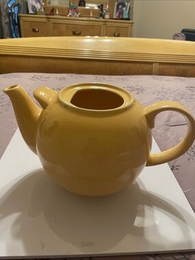 Vintage Extra Large Glossy Yellow Ceramic Teapot- 10 Cups